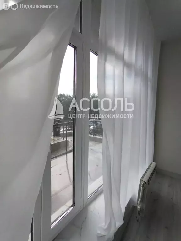 Квартира-студия: Омск, проспект Комарова, 22к1 (34 м) - Фото 0