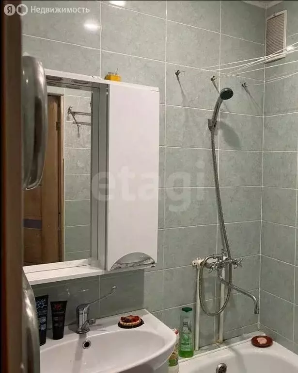 2-комнатная квартира: Альметьевск, улица Гафиатуллина, 18 (60 м) - Фото 2