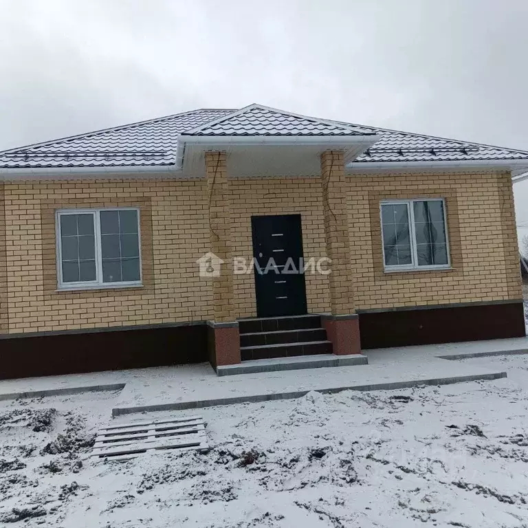 Дом в Белгородская область, Корочанский район, Мелиховское с/пос, с. ... - Фото 1