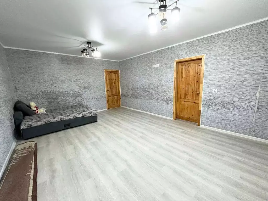 Дом в Астраханская область, Икрянинский район, Красные Баррикады рп ... - Фото 1