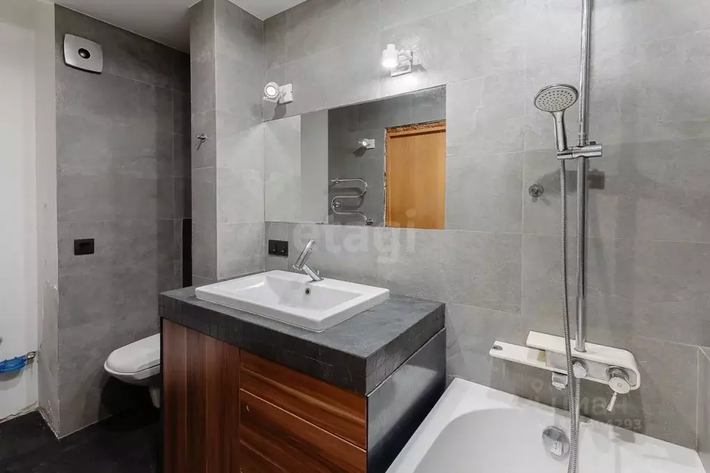 2-к кв. Свердловская область, Екатеринбург пер. Шадринский, 18 (57.5 ... - Фото 2