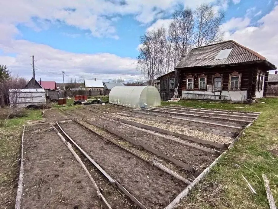 Дом в Пермский край, Соликамский муниципальный округ, с. Родники ул. ... - Фото 0