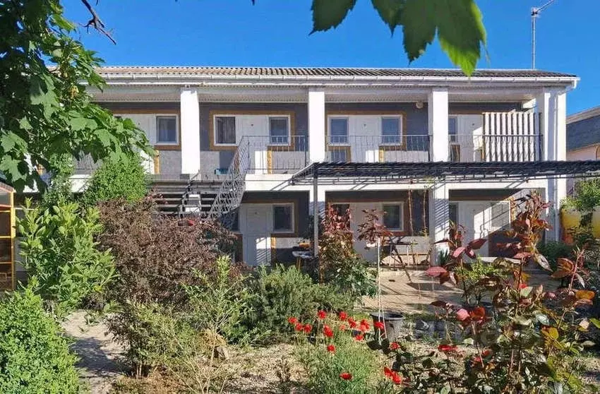 Торговая площадь в Крым, Саки ул. Айвазовского, 16 (150 м) - Фото 1