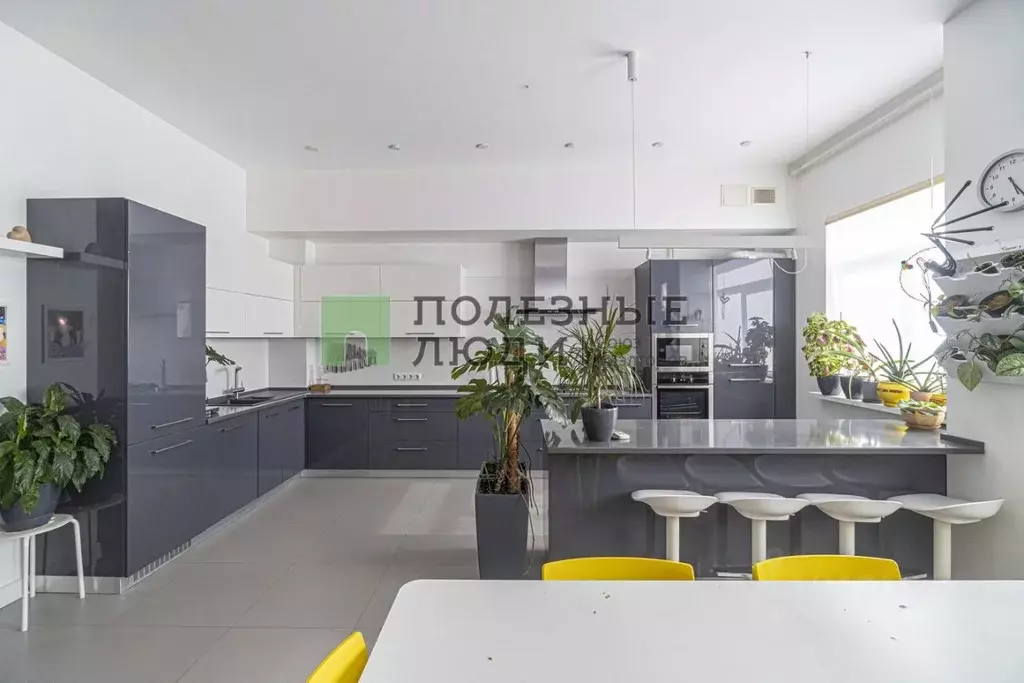 4-к кв. Севастополь ул. Маячная, 13 (182.1 м) - Фото 0