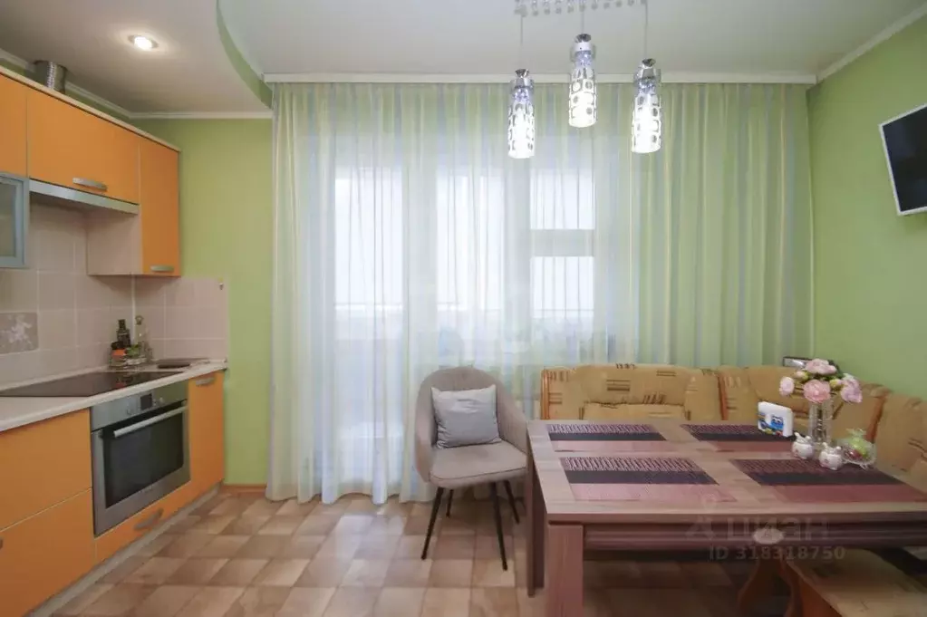 3-к кв. Омская область, Омск ул. 7-я Линия, 190 (84.2 м) - Фото 0