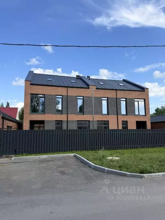 Таунхаус в Омская область, Омск ул. 9-я Любинская, 86 (215 м) - Фото 1