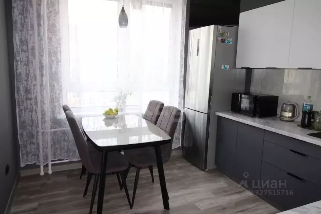 3-к кв. Тюменская область, Тюмень ул. Фармана Салманова, 23 (62.8 м) - Фото 1