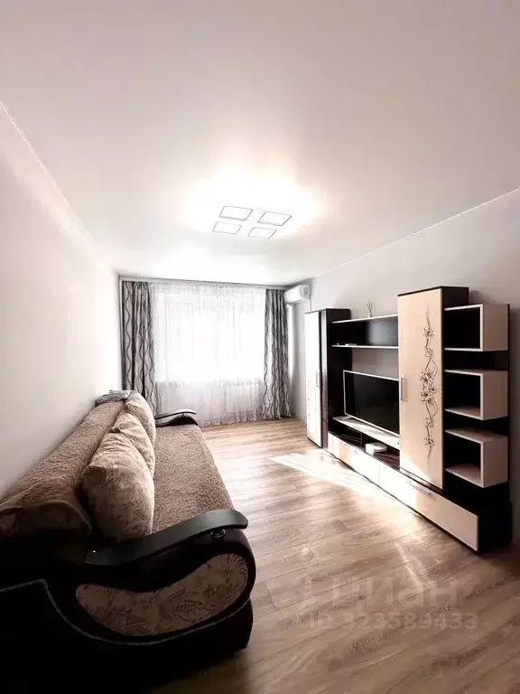 2-к кв. Волгоградская область, Волгоград Новороссийская ул., 43 (60.0 ... - Фото 1