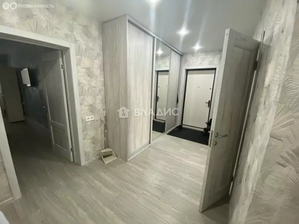 3-комнатная квартира: Улан-Удэ, Октябрьская улица, 2 (76 м) - Фото 1