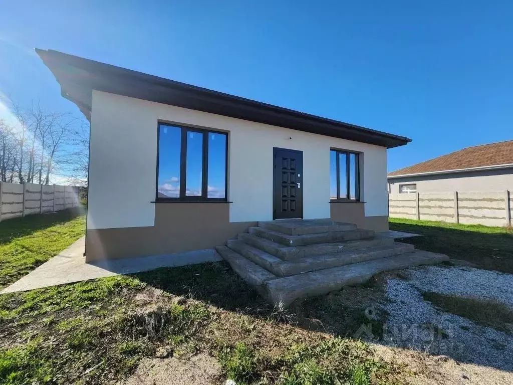 Дом в Крым, Симферопольский район, с. Урожайное  (100 м) - Фото 2