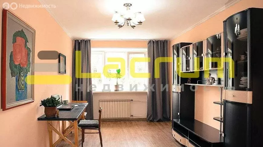 3-комнатная квартира: Красноярск, Парашютная улица, 76 (60 м) - Фото 0