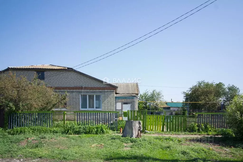 Дом в Саратовская область, Балаковский район, с. Подсосенки Фабричная ... - Фото 1