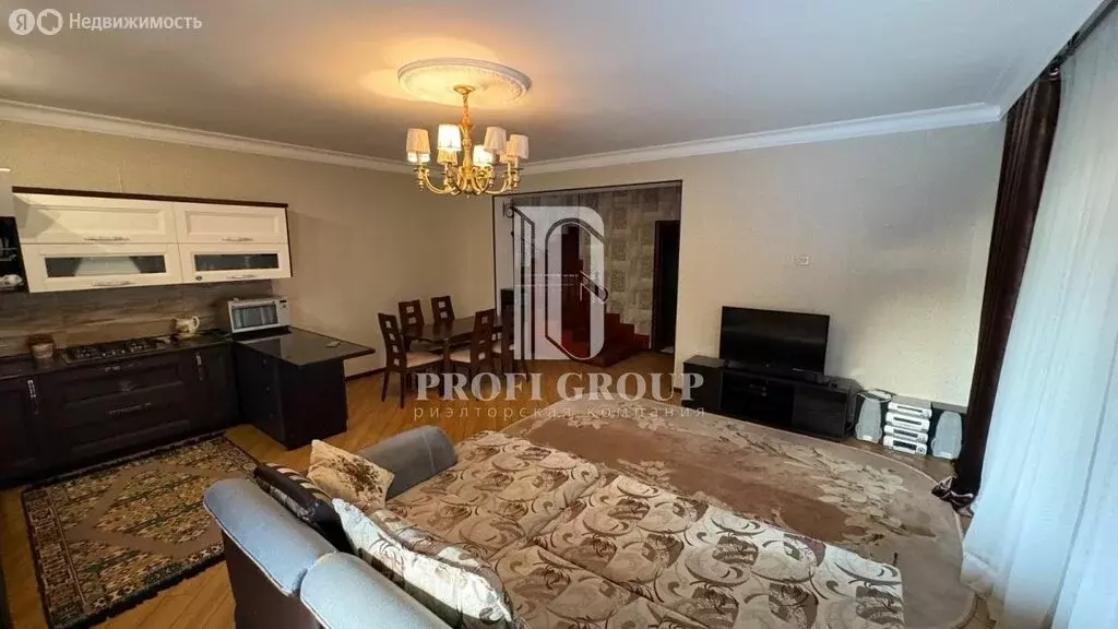 Дом в Махачкала, микрорайон Караман-4 (200 м) - Фото 1