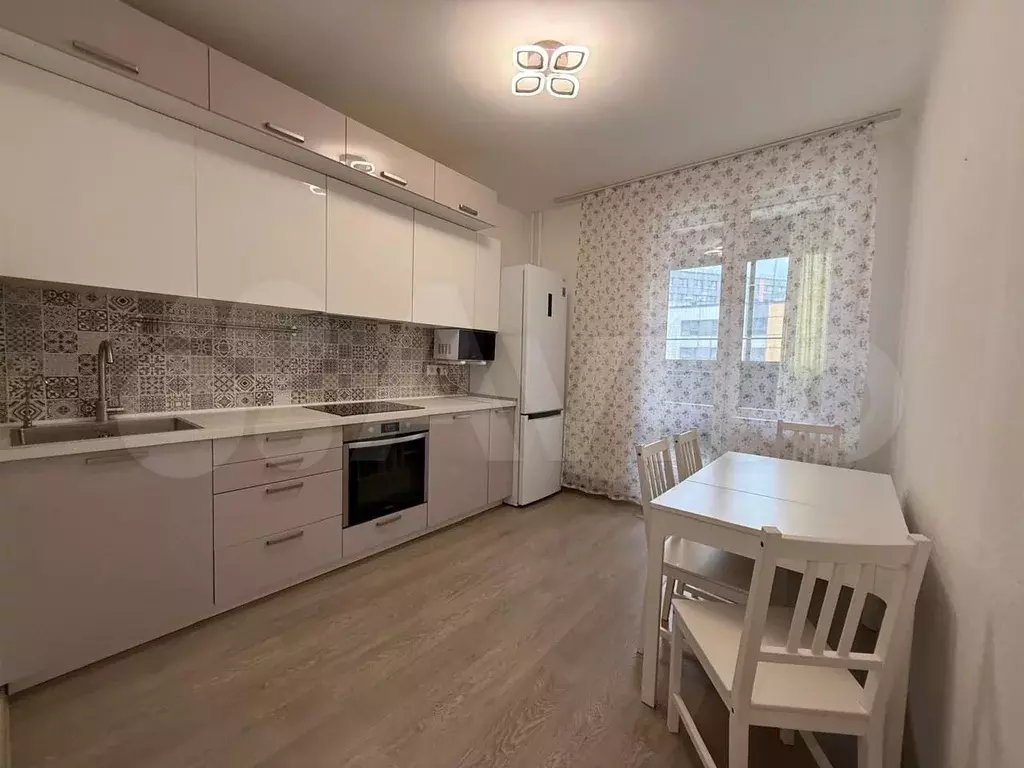 1-к. квартира, 34 м, 8/13 эт. - Фото 0