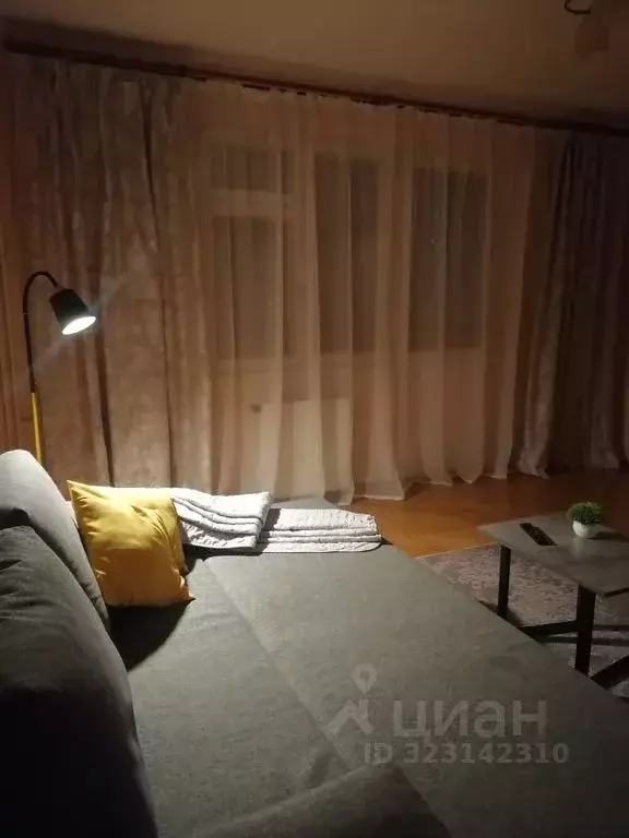 2-к кв. Смоленская область, Ельня Кутузовский мкр, 20 (56.0 м) - Фото 1