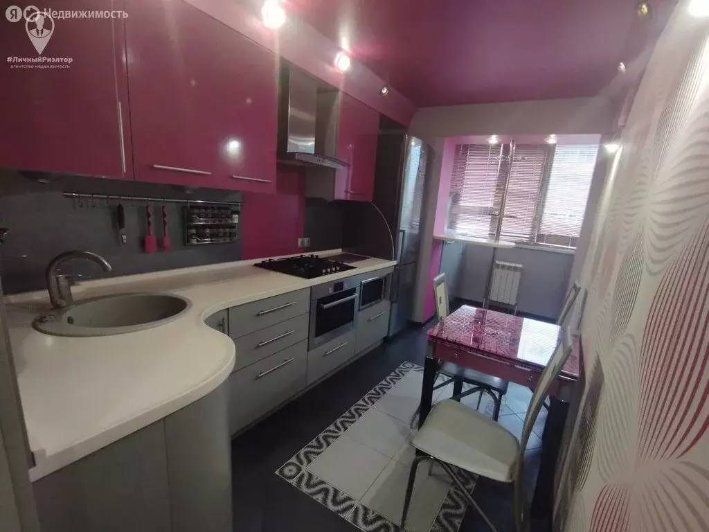 3-комнатная квартира: посёлок Листвянка, Полевая улица, 1 (60.2 м) - Фото 1