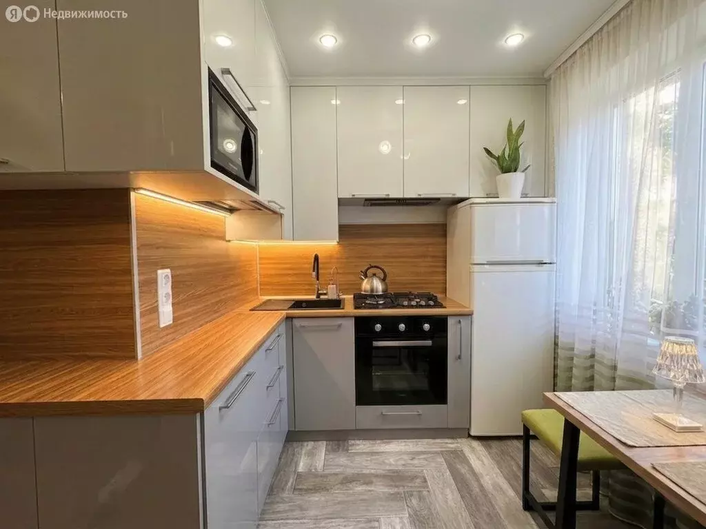 2-комнатная квартира: Ялта, улица Спендиарова, 6 (50 м) - Фото 2
