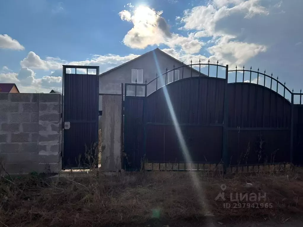 Дом в Оренбургская область, Сакмарский район, Татаро-Каргалинский ... - Фото 0