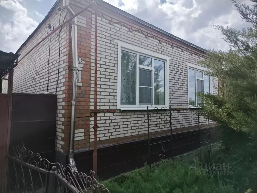Дом в Ростовская область, Матвеево-Курганский район, с. Ряженое ул. ... - Фото 1