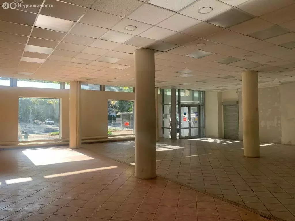 Торговая площадь (320 м) - Фото 1