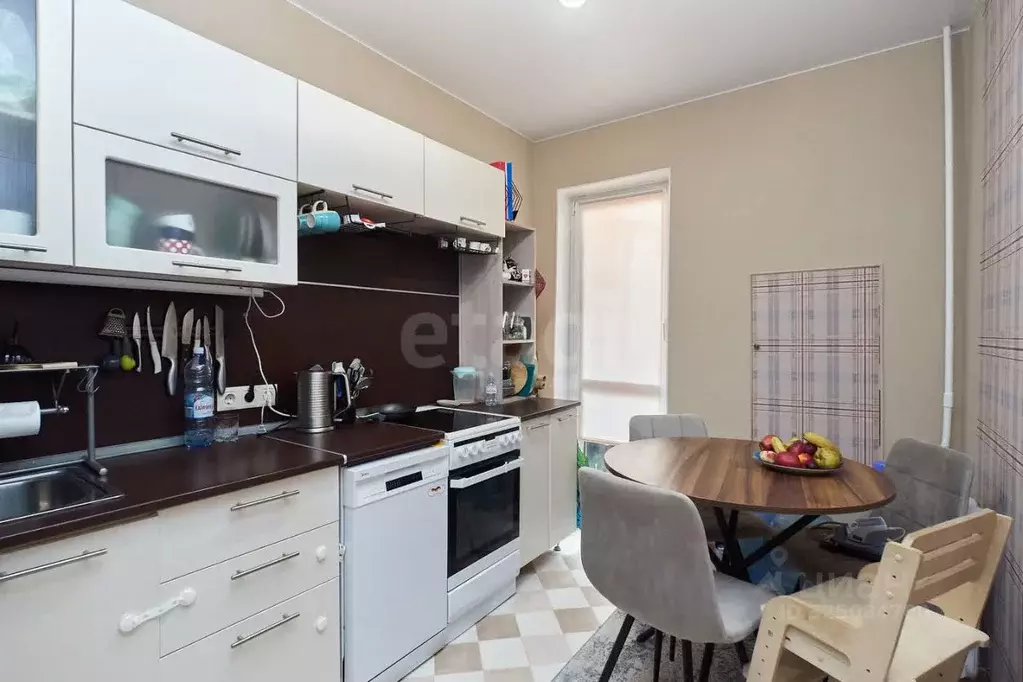 2-к кв. Тюменская область, Тюмень ул. Муравленко, 9 (53.9 м) - Фото 1