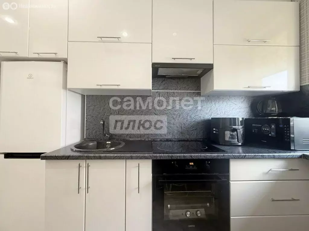 1-комнатная квартира: Киров, улица Архитектора Валерия Зянкина, 11к1 ... - Фото 1