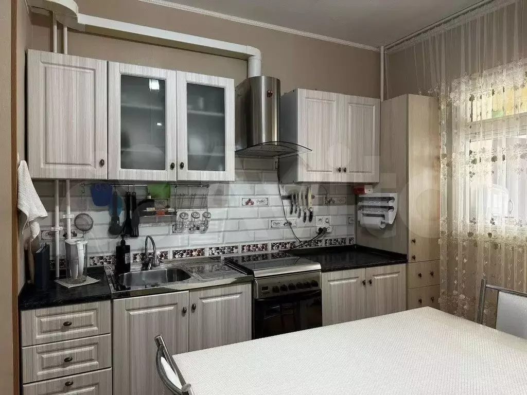 1-к. квартира, 52 м, 2/8 эт. - Фото 1