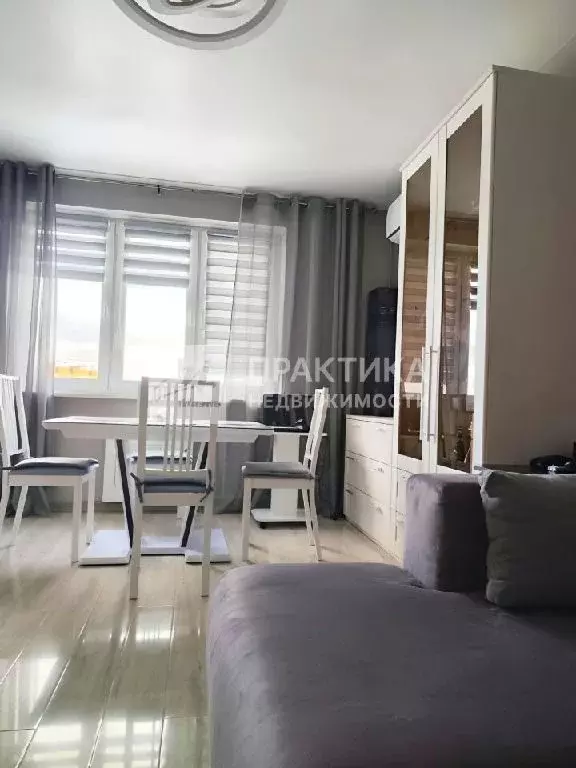 Продается 4-комнатная квартира - Фото 1