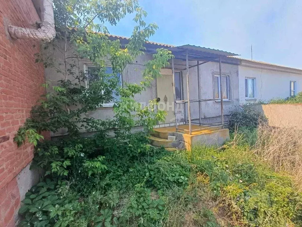 Дом в Астраханская область, Икрянинский район, с. Житное ул. Ватутина ... - Фото 1