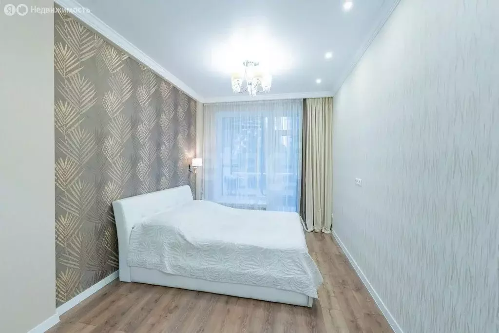 3-комнатная квартира: Пермь, улица Революции, 50 (73.5 м) - Фото 1