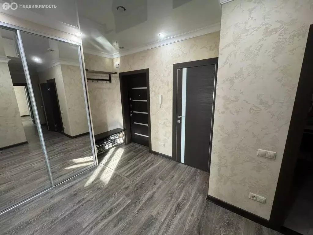 3-комнатная квартира: Тюмень, улица Пермякова, 74 (101 м) - Фото 1