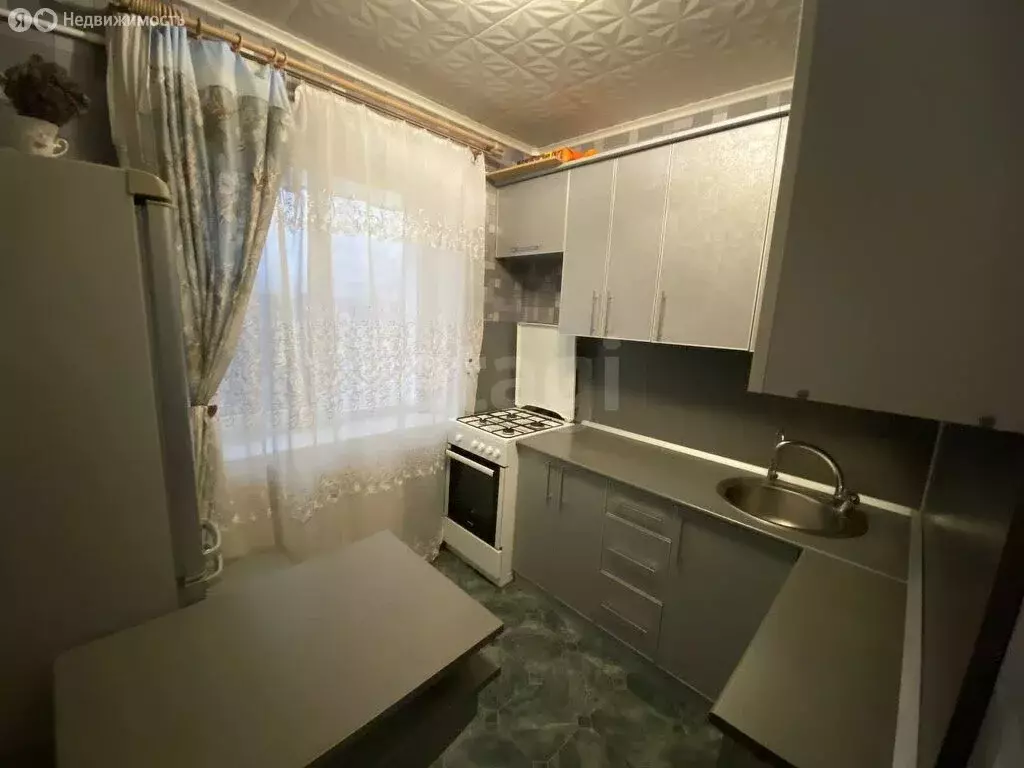 3-комнатная квартира: Губкин, улица Ленина, 68 (51.2 м) - Фото 1