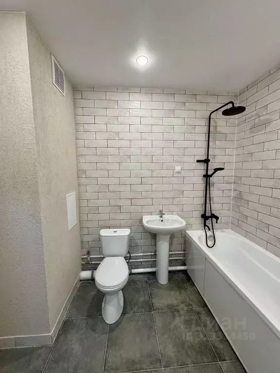 Студия Свердловская область, Екатеринбург ул. Крауля, 105/1 (29.2 м) - Фото 1