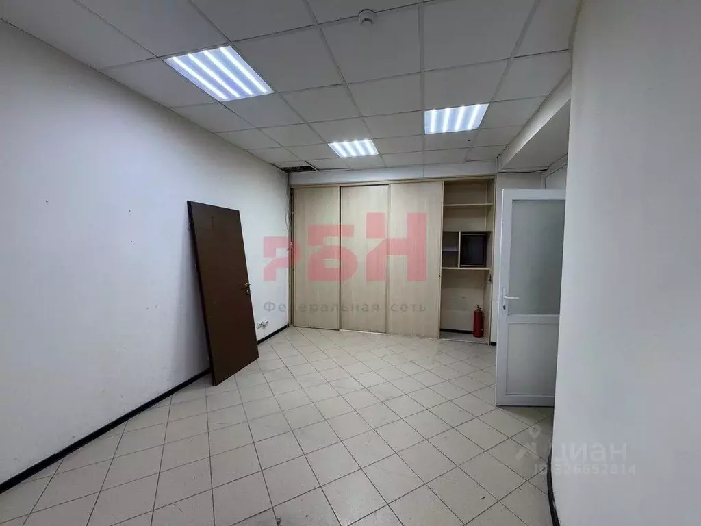 Офис в Тюменская область, Тюмень ул. Челюскинцев, 26 (338 м) - Фото 2