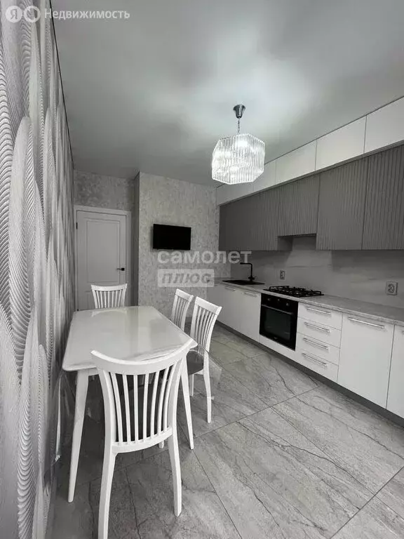 3-комнатная квартира: Нальчик, улица Тлостанова, 32 (80 м) - Фото 1