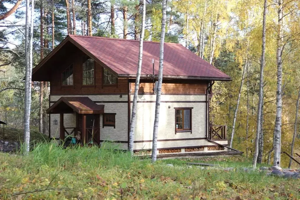 Дом в Карелия, Лахденпохский муниципальный округ, пос. Харвиа, Район ... - Фото 1