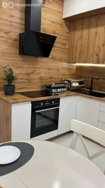 3-комнатная квартира: Уфа, улица Степана Кувыкина, 41 (63 м) - Фото 0