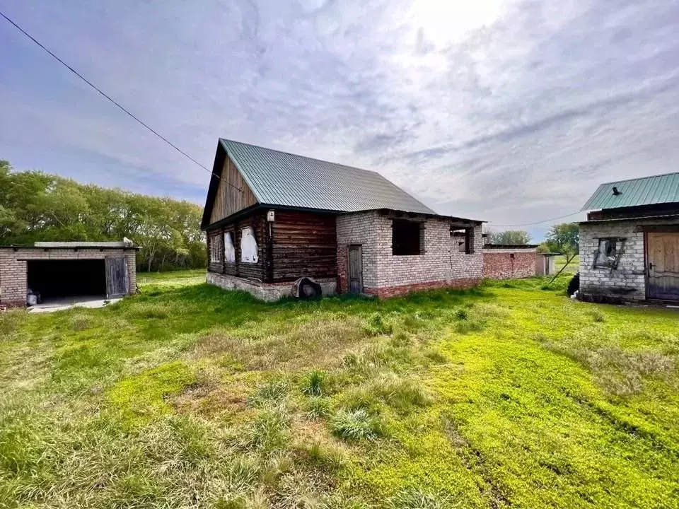 Дом в Оренбургская область, Сакмарский район, пос. Светлый  (218 м) - Фото 0