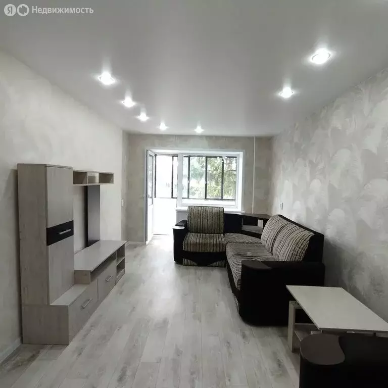 3-комнатная квартира: Ялуторовск, улица Новикова, 28 (58 м) - Фото 0