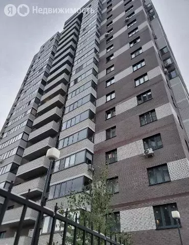3-комнатная квартира: Тюмень, улица Раушана Абдуллина, 2 (90 м) - Фото 1