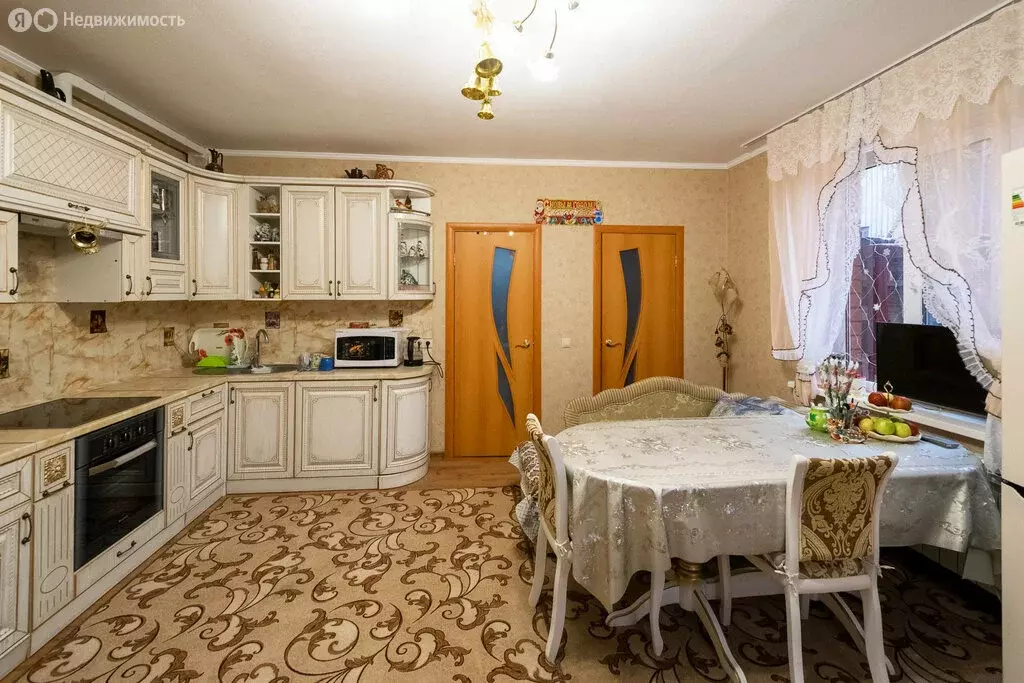 Дом в Ейск, улица Гоголя (194.1 м) - Фото 1