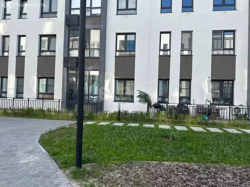 1-комнатная квартира: Тюмень, улица Сергея Свиридова, 7 (39.5 м) - Фото 1