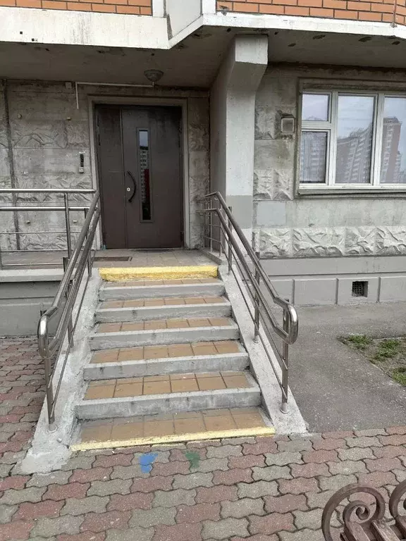 Помещение свободного назначения в Москва просп. Защитников Москвы, 14 ... - Фото 1