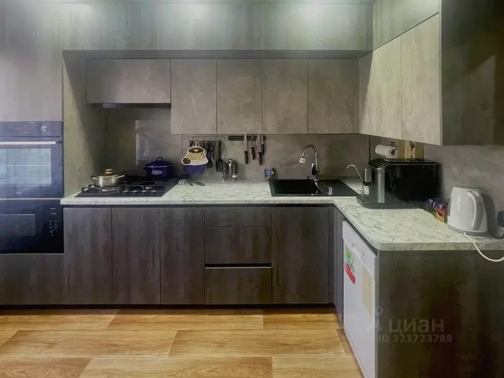 3-к кв. Омская область, Омск Городок Нефтяников мкр, ул. Блюхера, 18 ... - Фото 2