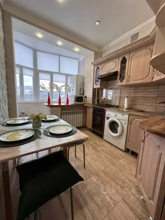3-к кв. Ставропольский край, Кисловодск ул. Чкалова, 17 (80.0 м) - Фото 0