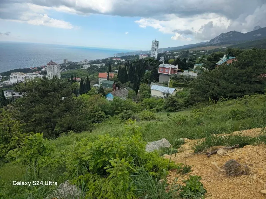 Участок в Крым, Ялта муниципальный округ, Кореиз пгт ш. Алупкинское, ... - Фото 1