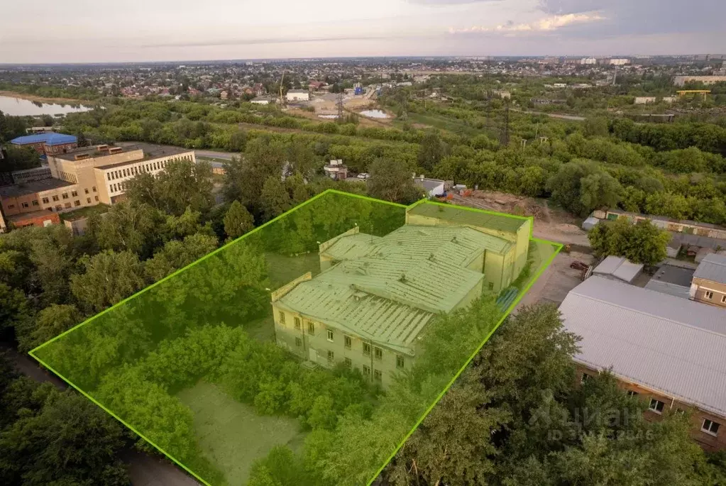 Торговая площадь в Омская область, Омск ул. Гуртьева, 1Б (2131 м) - Фото 1