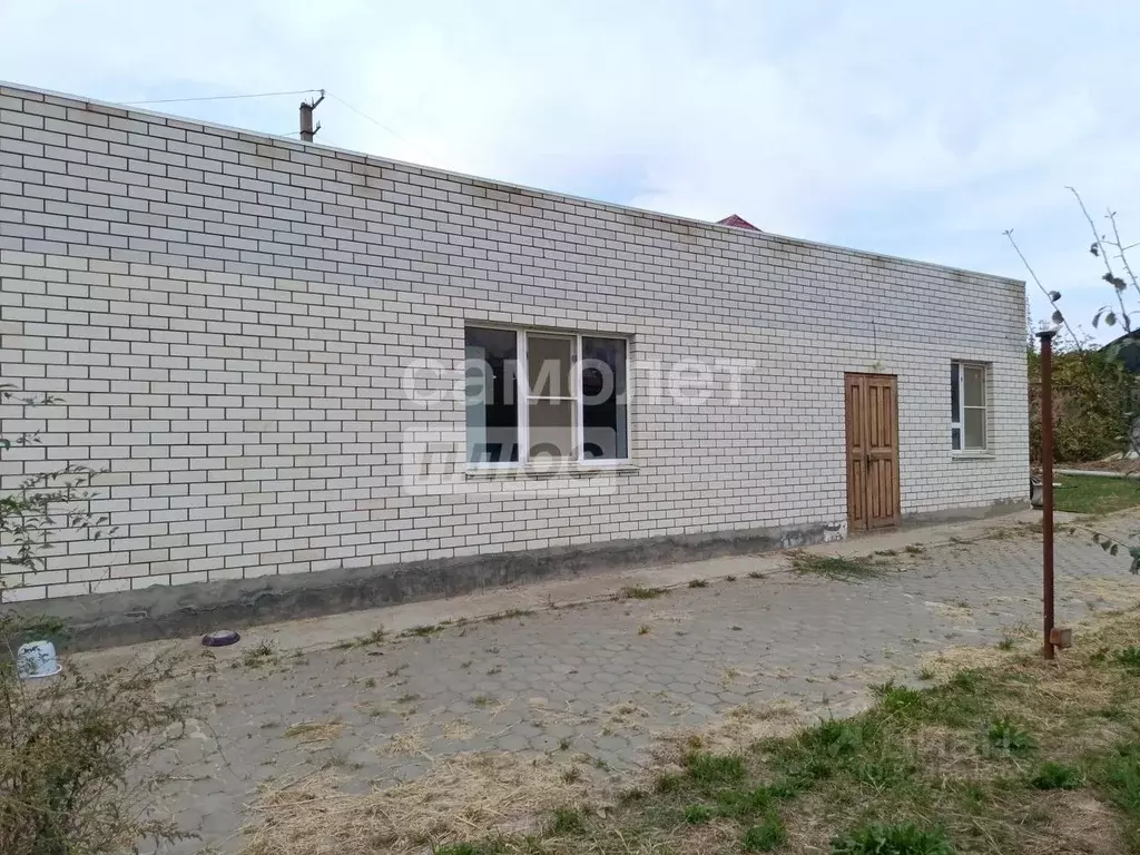 Дом в Калмыкия, Элиста ул. Имени Н.С. Хрущева, 4 (310 м) - Фото 1