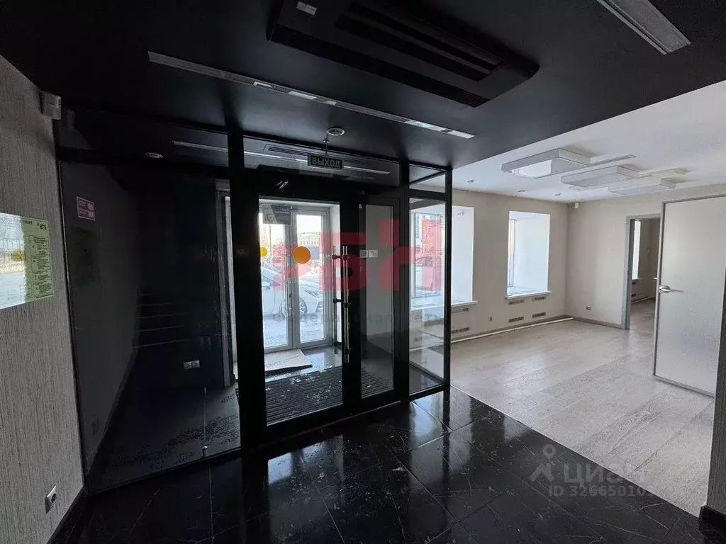 Офис в Тюменская область, Тюмень ул. Дзержинского, 6 (354 м) - Фото 1