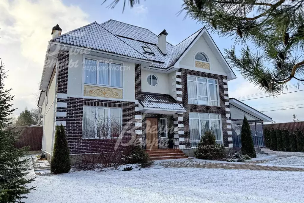 Дом в Москва д. Уварово, ул. Ирбис, 33 (350 м) - Фото 1